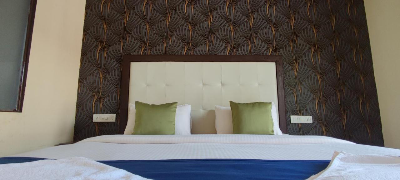 Royal Tulip Beach Cottages Arambol Esterno foto